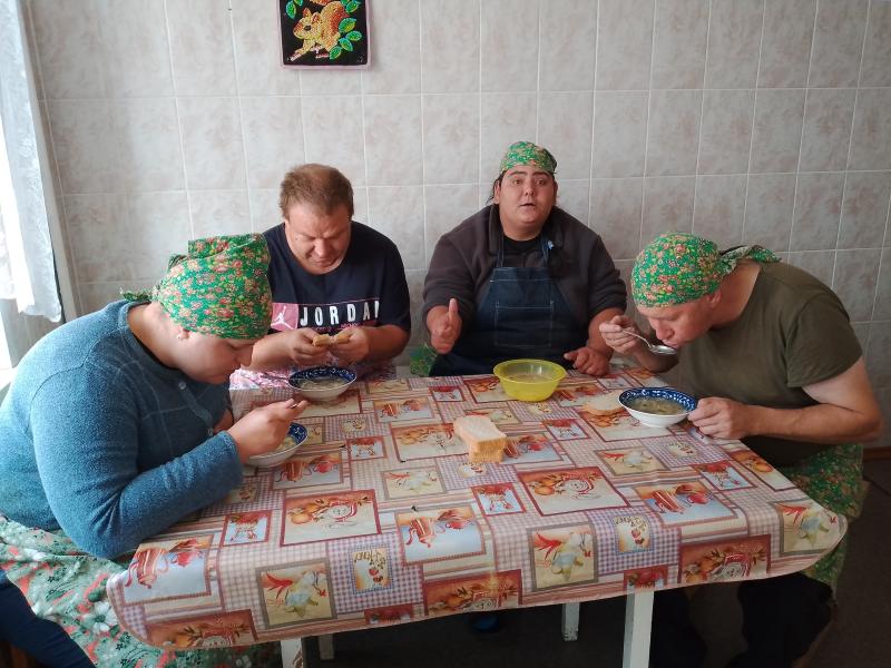 УХА ИЗ КОНСЕРВОВ