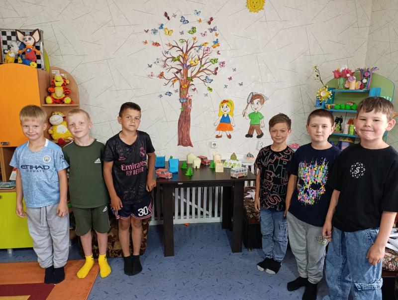 ЧТО НАМ СТОИТ, ЦЕЛЫЙ ГОРОД ПОСТРОИТЬ...