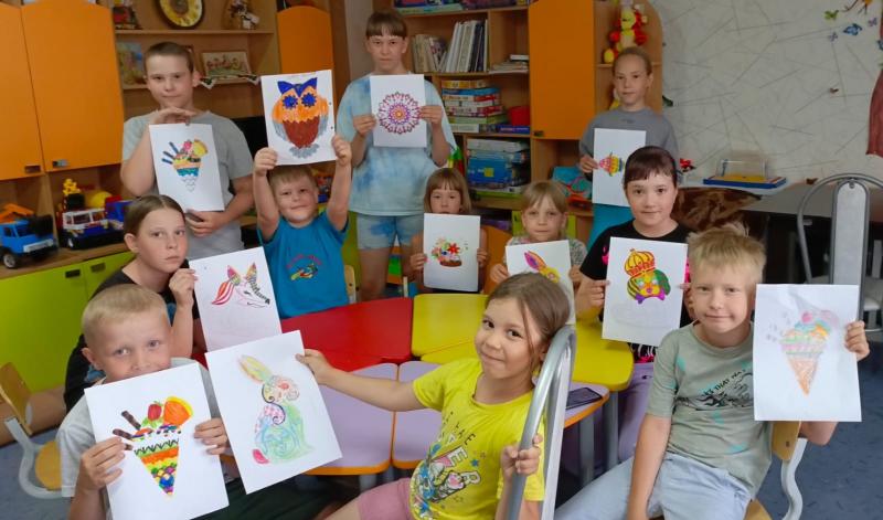 РАСКРАШИВАЕМ РАСКРАСКИ