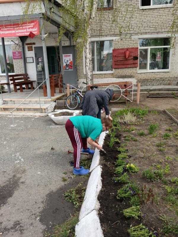 БЛАГОУСТРАИВАЕМ ПРИЛЕГАЮЩУЮ ТЕРРИТОРИЮ