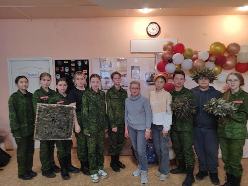 МАСТЕР-КЛАСС ПО ИЗГОТОВЛЕНИЮ НАШЛЕМНИКОВ ДЛЯ ЮНАРМЕЙЦЕВ ИЛЬИНСКОЙ ШКОЛЫ