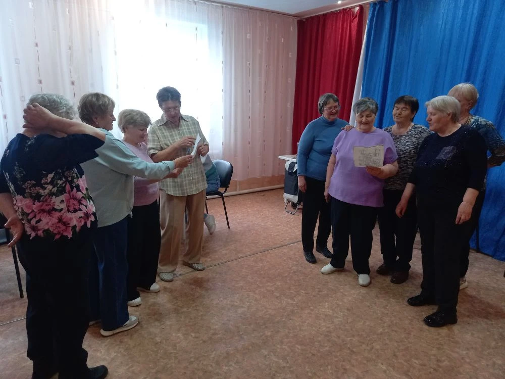 ОТ ТРЕНИРОВОК – К ГРЯДКАМ