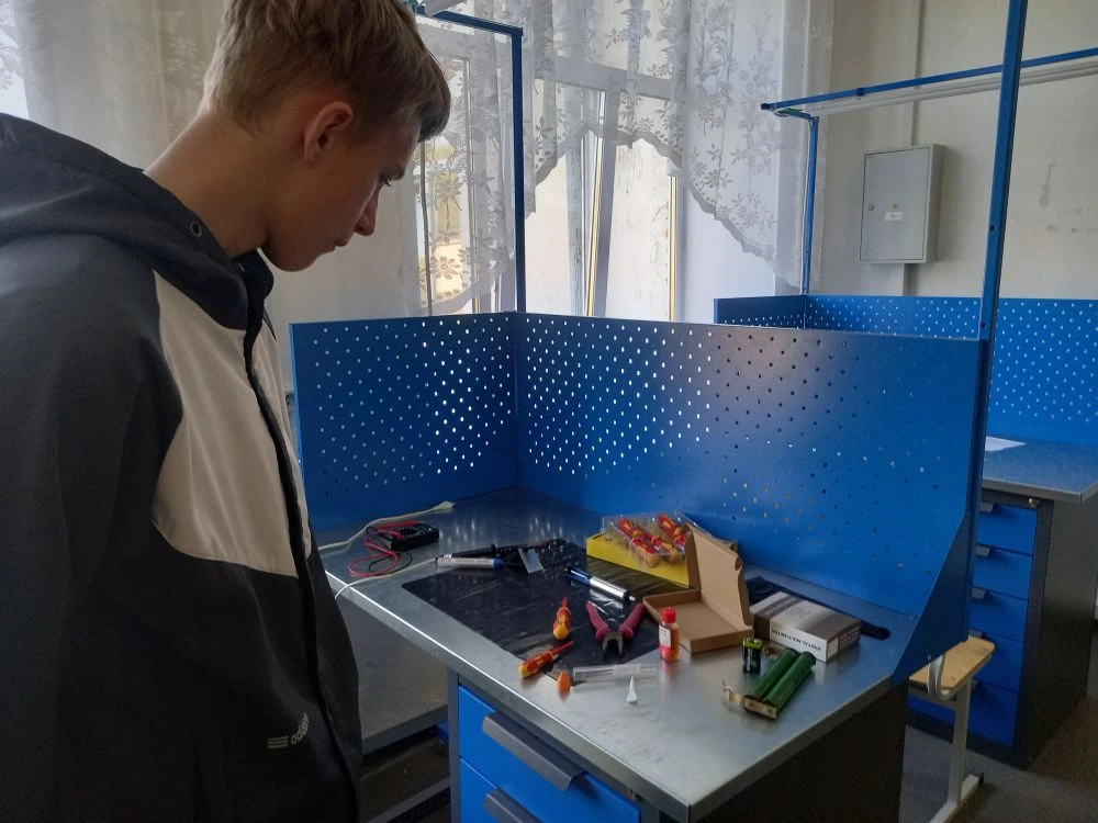 ОТКРЫВАЯ ДВЕРИ В МИР ПРОФЕССИЙ