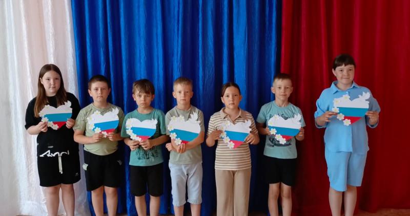 МАСТЕР-КЛАСС «ОТКРЫТКА КО ДНЮ РОССИИ»