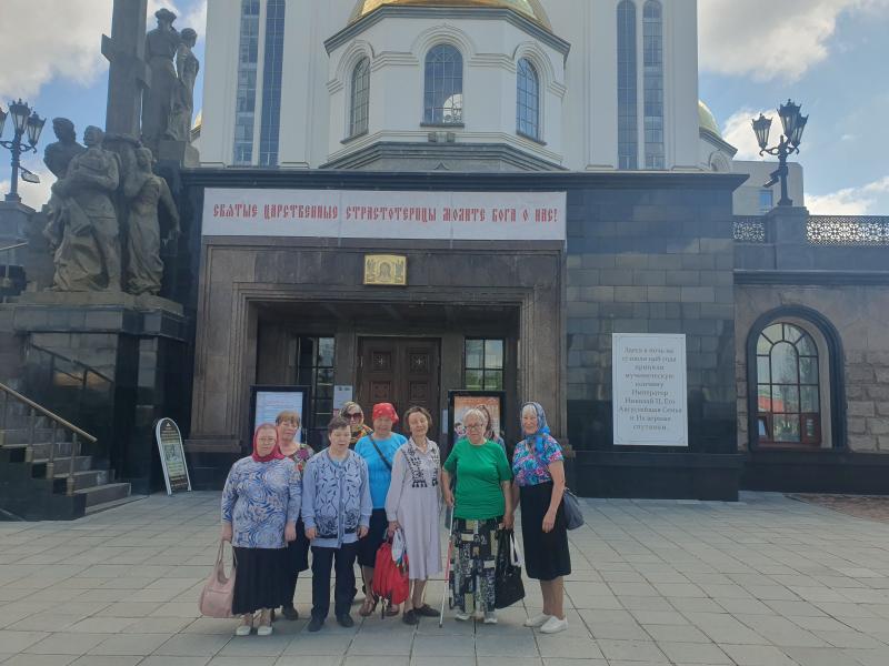 ПОД СВОДАМИ ХРАМА