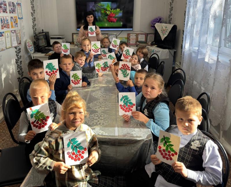 ВЕТОЧКА РЯБИНЫ