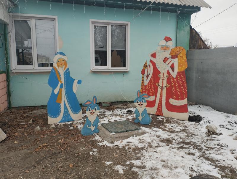 ПРОДОЛЖАЕМ ПРЕОБРАЖАТЬСЯ К НОВОГОДНИМ ПРАЗДНИКАМ