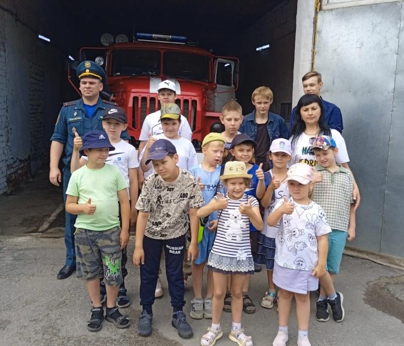 МОЖЕТ, БУДЕМ МЫ ПОЖАРНЫМИ...