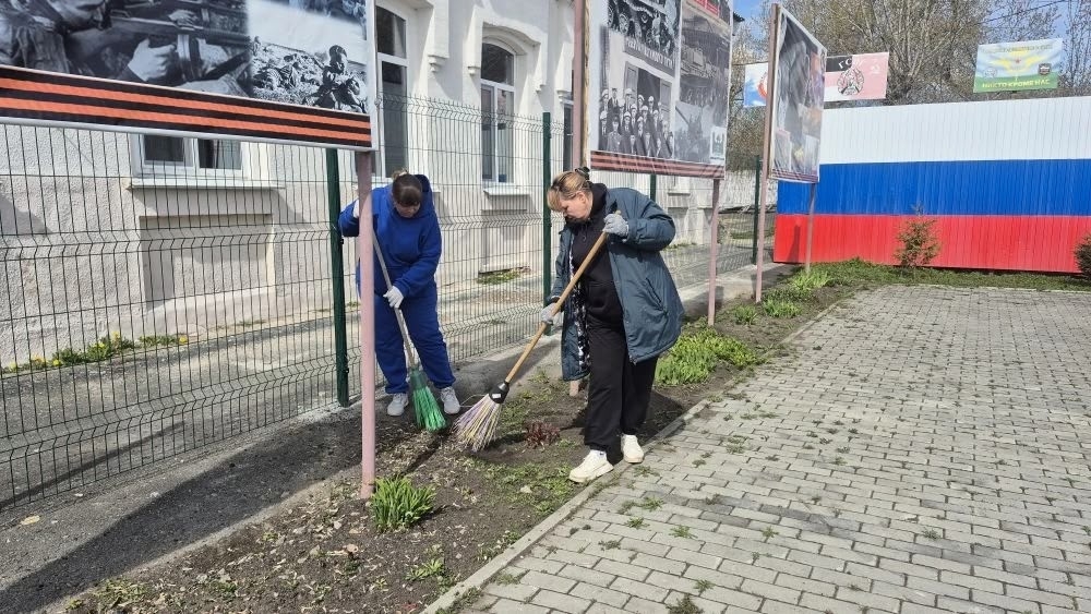 СУББОТНИК НА АЛЛЕЕ СЛАВЫ: ДАНЬ УВАЖЕНИЯ И ЗАБОТА О ПАМЯТИ