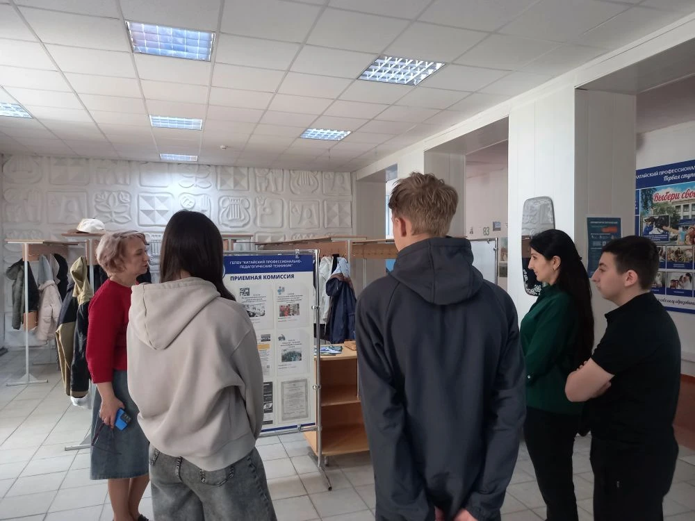 ОТКРЫВАЯ ДВЕРИ В МИР ПРОФЕССИЙ