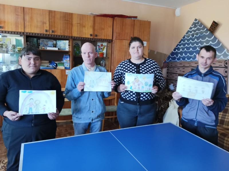 «СЧАСТЛИВАЯ СЕМЬЯ» В РИСУНКАХ