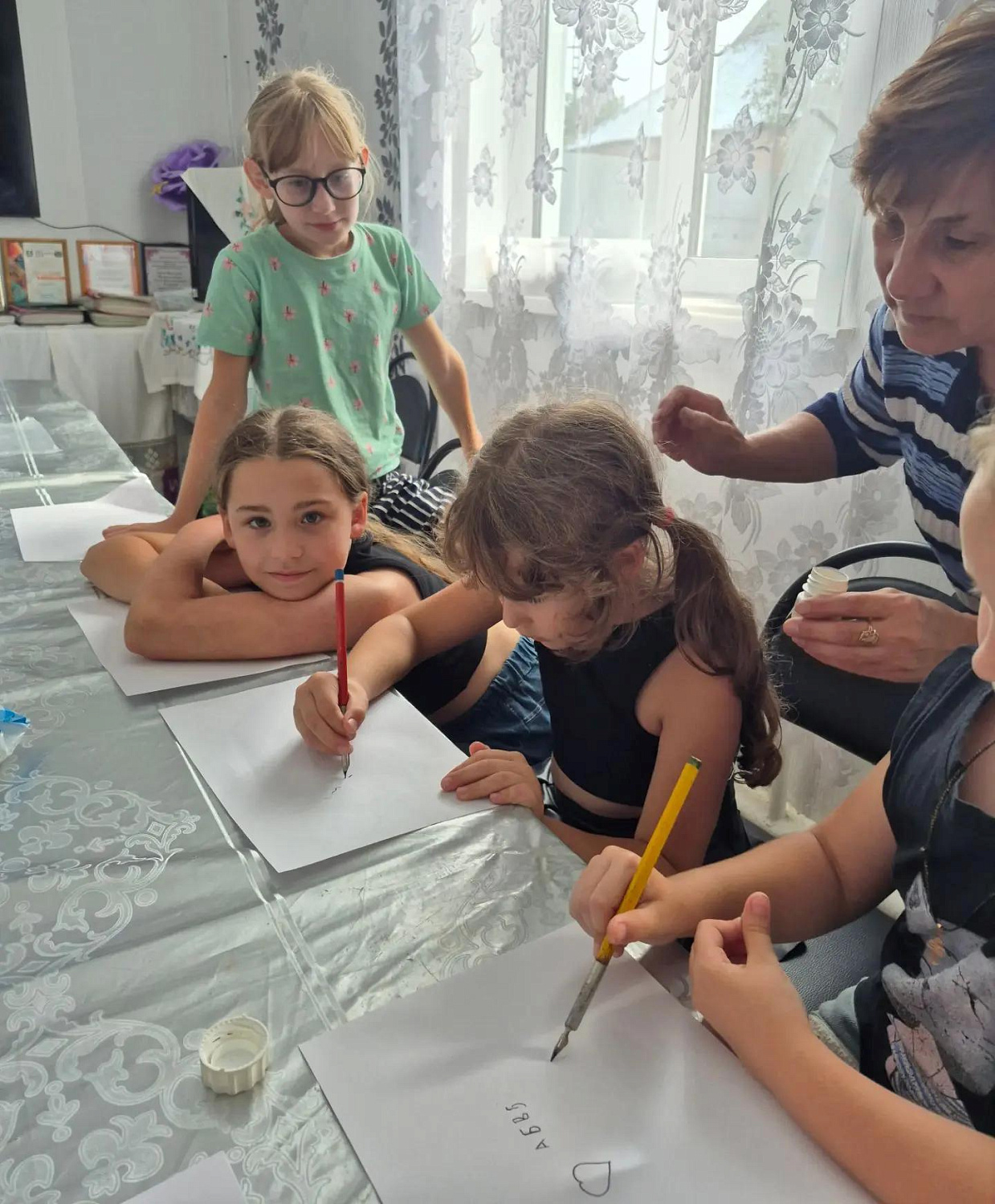 ПРО ТЕТРАДЬ И КАРТУ, КАРАНДАШ И ПАРТУ…