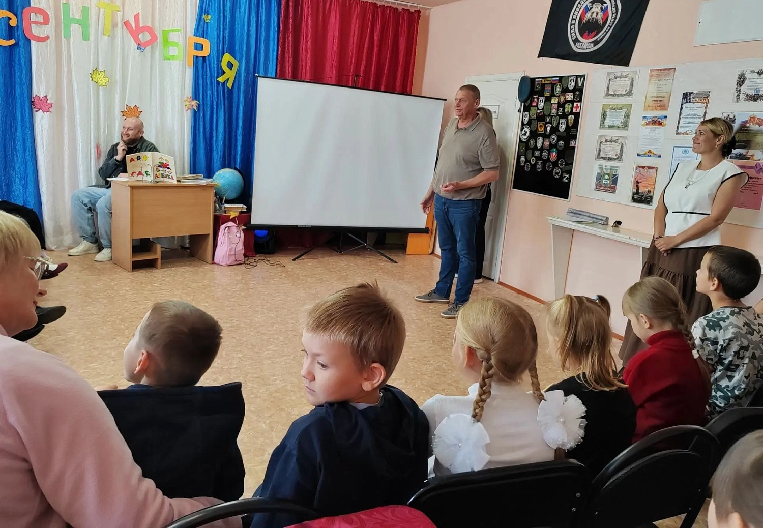 ДЕПУТАТ СЕРГЕЙ ПАРЫШЕВ ПОЗДРАВИЛ ПЕРВОКЛАССНИКОВ С НАЧАЛОМ УЧЕБНОГО ГОДА