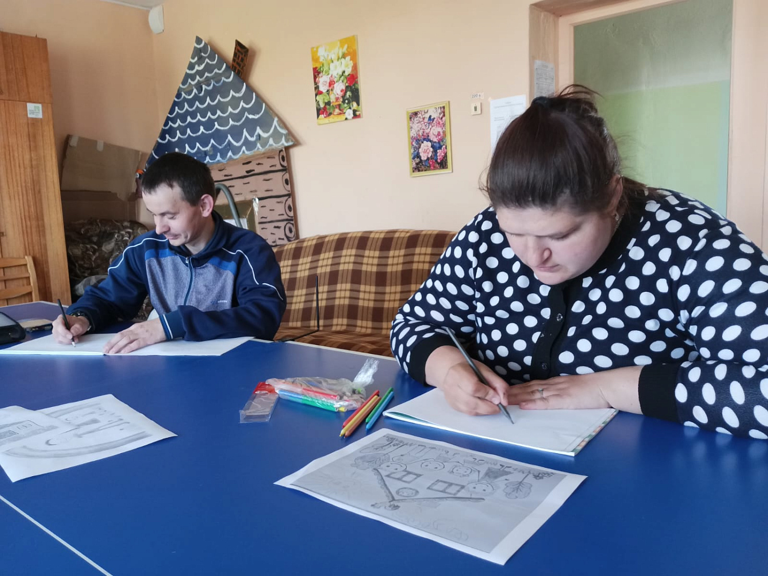 «СЧАСТЛИВАЯ СЕМЬЯ» В РИСУНКАХ